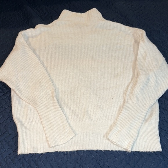 Express Sweater - Picture 4 of 4